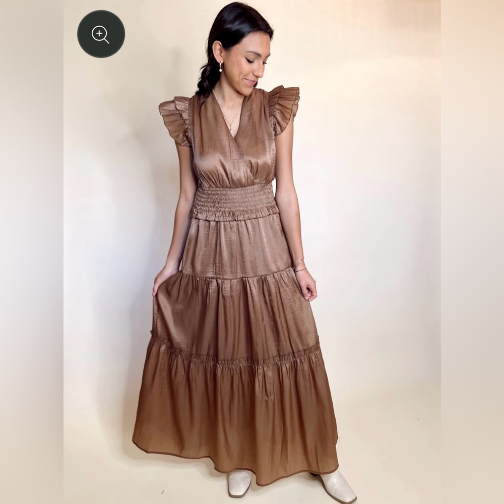 Bronze tiered maxi dress 🔥